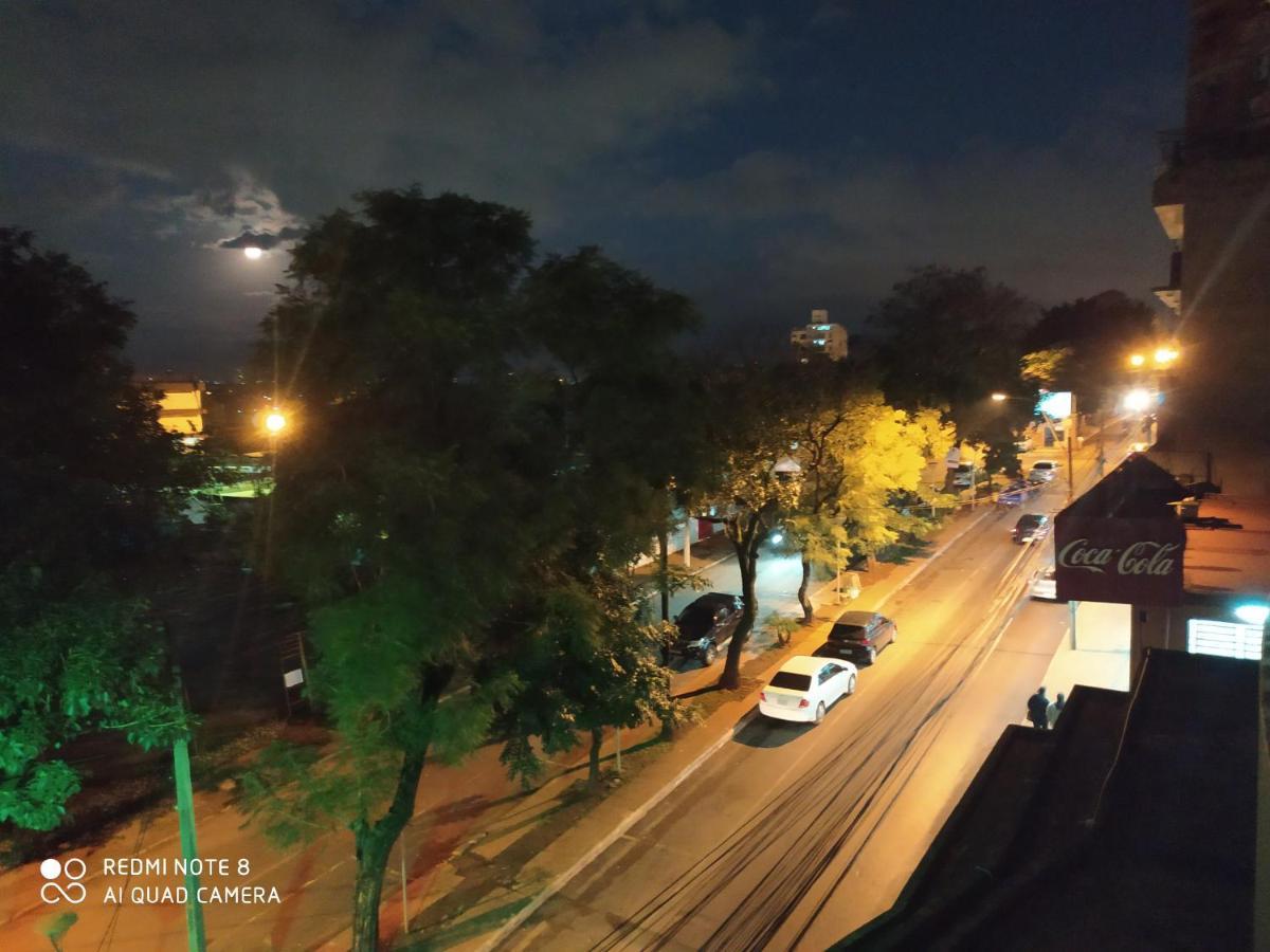 Amplio Y Comodo Apartamento Con Bella Vista En Pleno Centro Ciudad del Este Exteriör bild